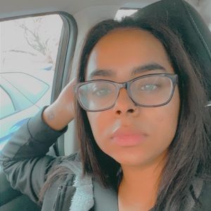 Meet your Posher, Dayhana